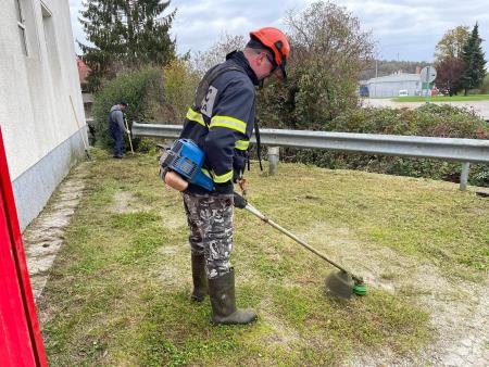 Ciscenje gasilskega doma na Mirni, foto PGD Mirna (2)